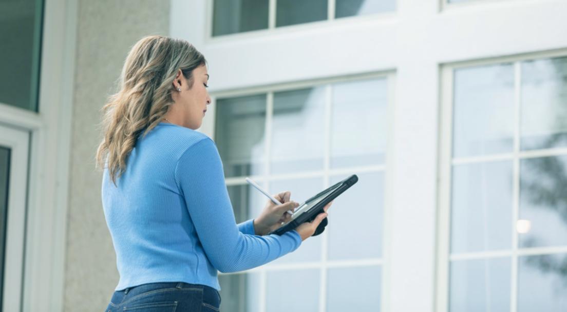 Sessione di lavoro sul programma di investimento con materiali didattici e strumenti di analisi